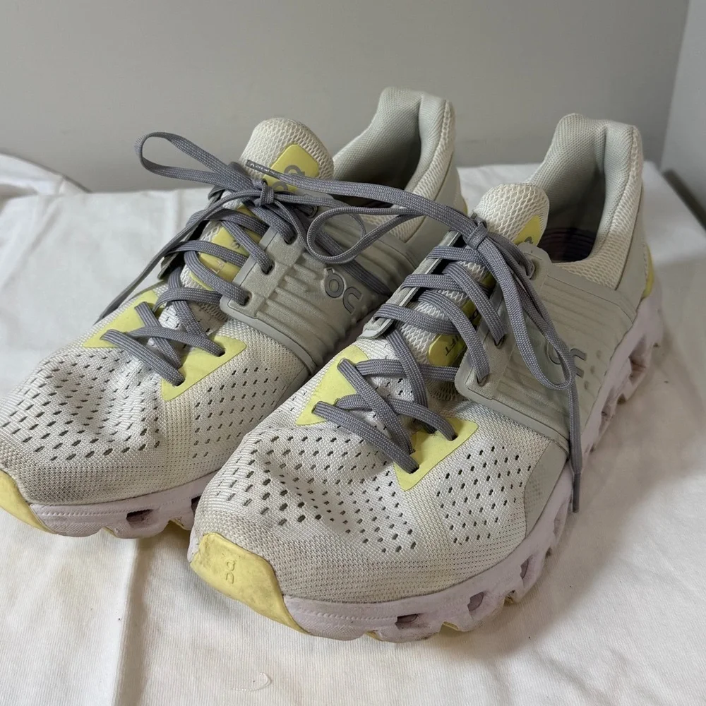 On Running On Cloud Women's 10 Cloudswift Cream and Yellow Sneakers